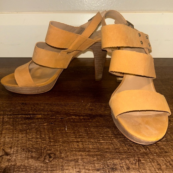 Franco Sarto high heel. Camel suede with brass rivets. Worn once. Size 10 - Picture 3 of 5